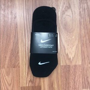 NIKE EVERYDAY LIGHTWEIGHT FOOTIE SOCKS